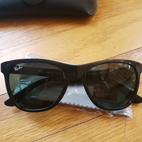 Ray-Ban Classic Black Square Frame Sunglasses - Picture 2 of 5